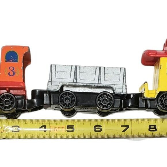 1980 My First Wheels Train Set Diecast 3 Rail Cars Engine Caboose Flat Bed VTG - Picture 13 of 16